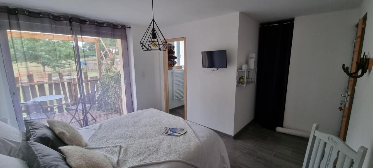 Bed and Breakfast La Bergerie Du Mesnil Livry  Экстерьер фото